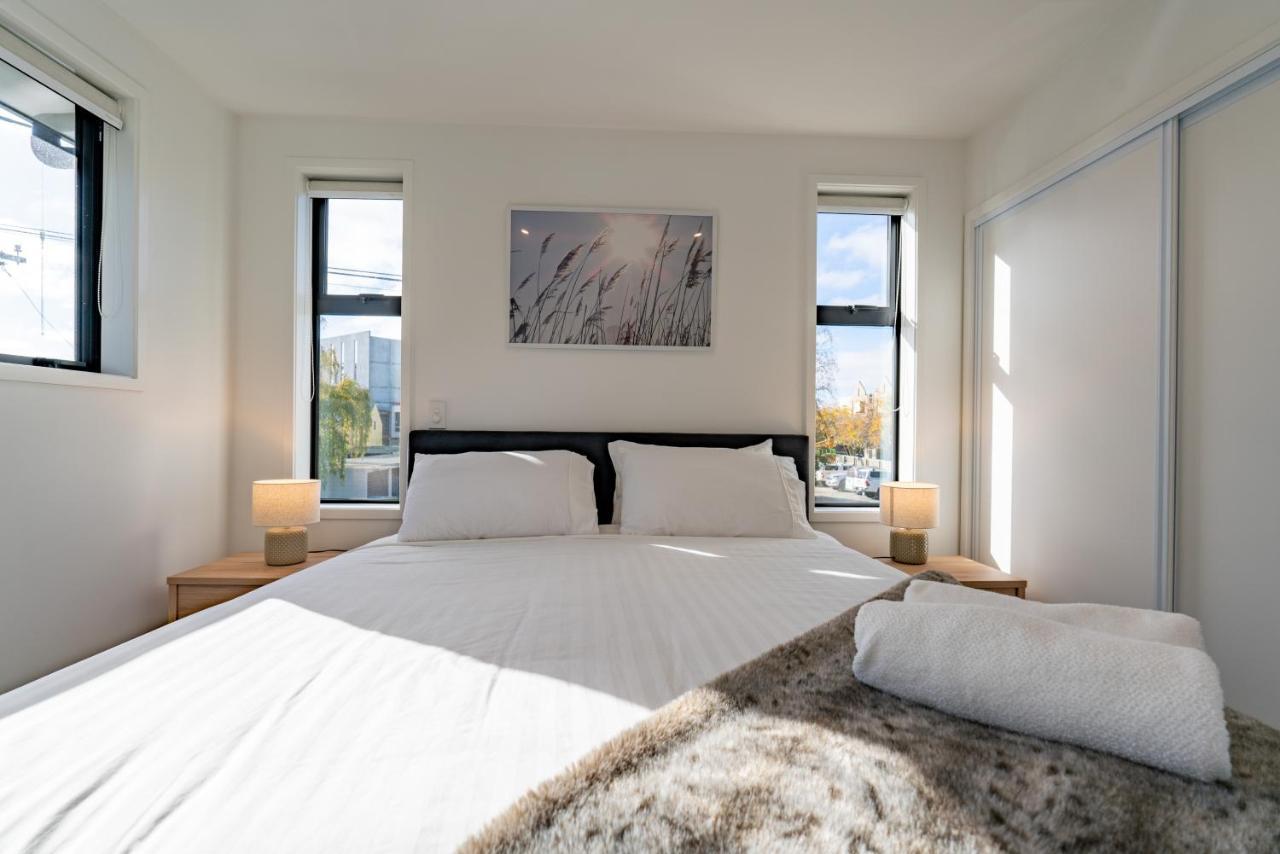 King Bed On Hagley Park Corner In The Cbd Apartment ไครสต์เชิร์ช ภายนอก รูปภาพ