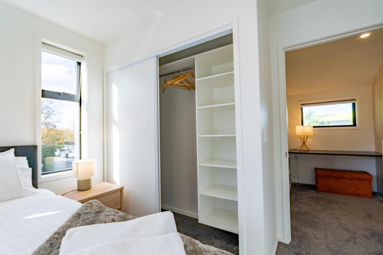 King Bed On Hagley Park Corner In The Cbd Apartment ไครสต์เชิร์ช ภายนอก รูปภาพ